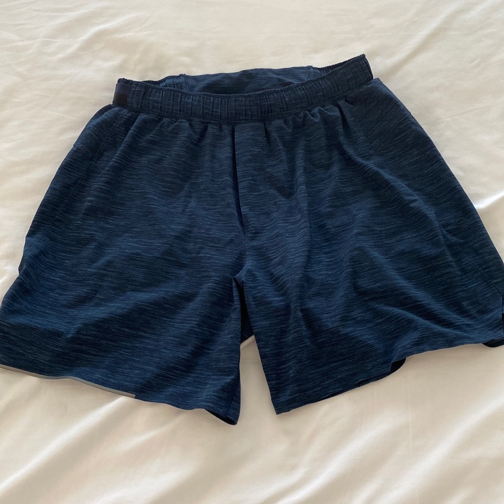 Lulu Lemon 5” inseam pace breaker shorts size M